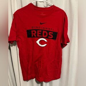 Nike Dri- Fit. MLB team Cincinnati reds men’s t-shirt size medium
